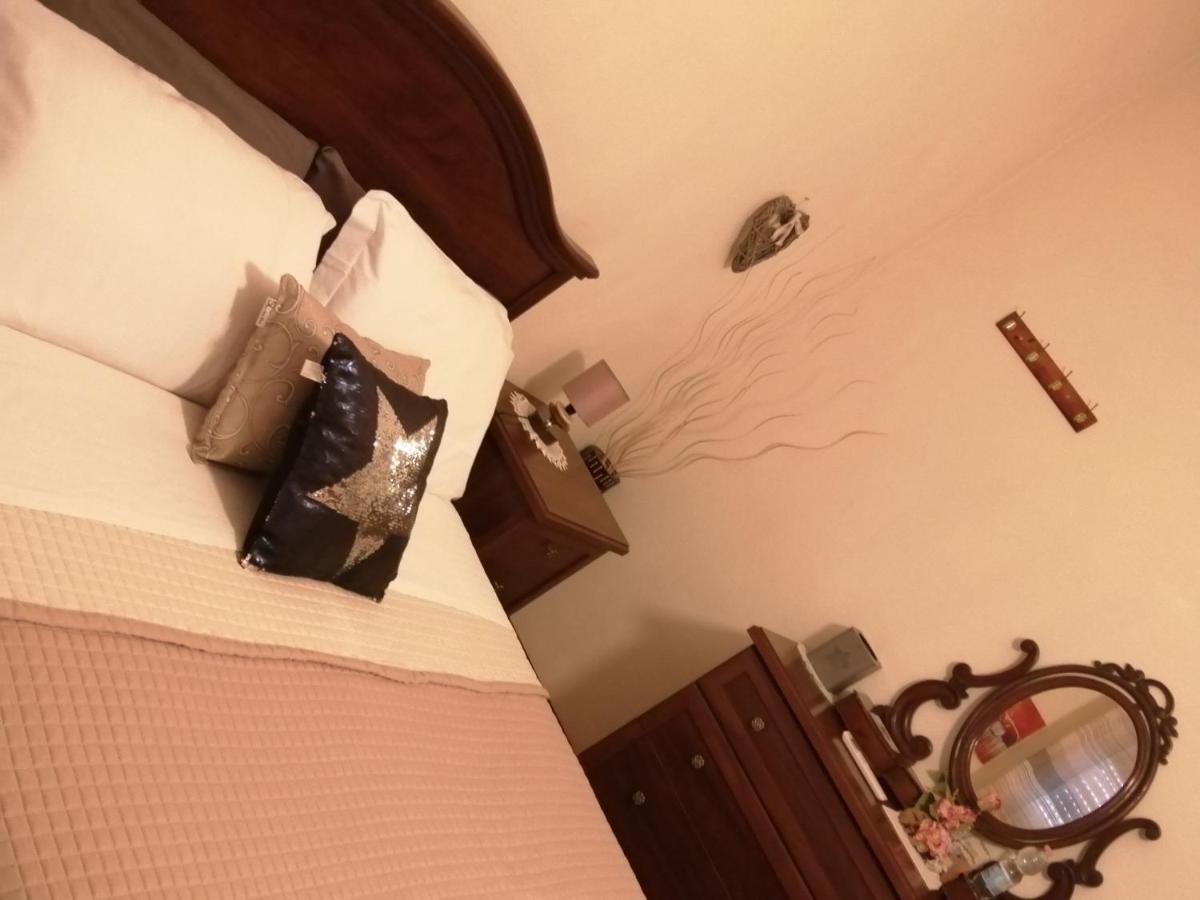 Bed and Breakfast Felix House Codevilla Exterior foto
